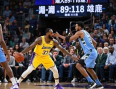 PG模拟器-湖人不断突破！，字母哥连续七场比赛得分超过败北赛场气氛高涨的简单介绍