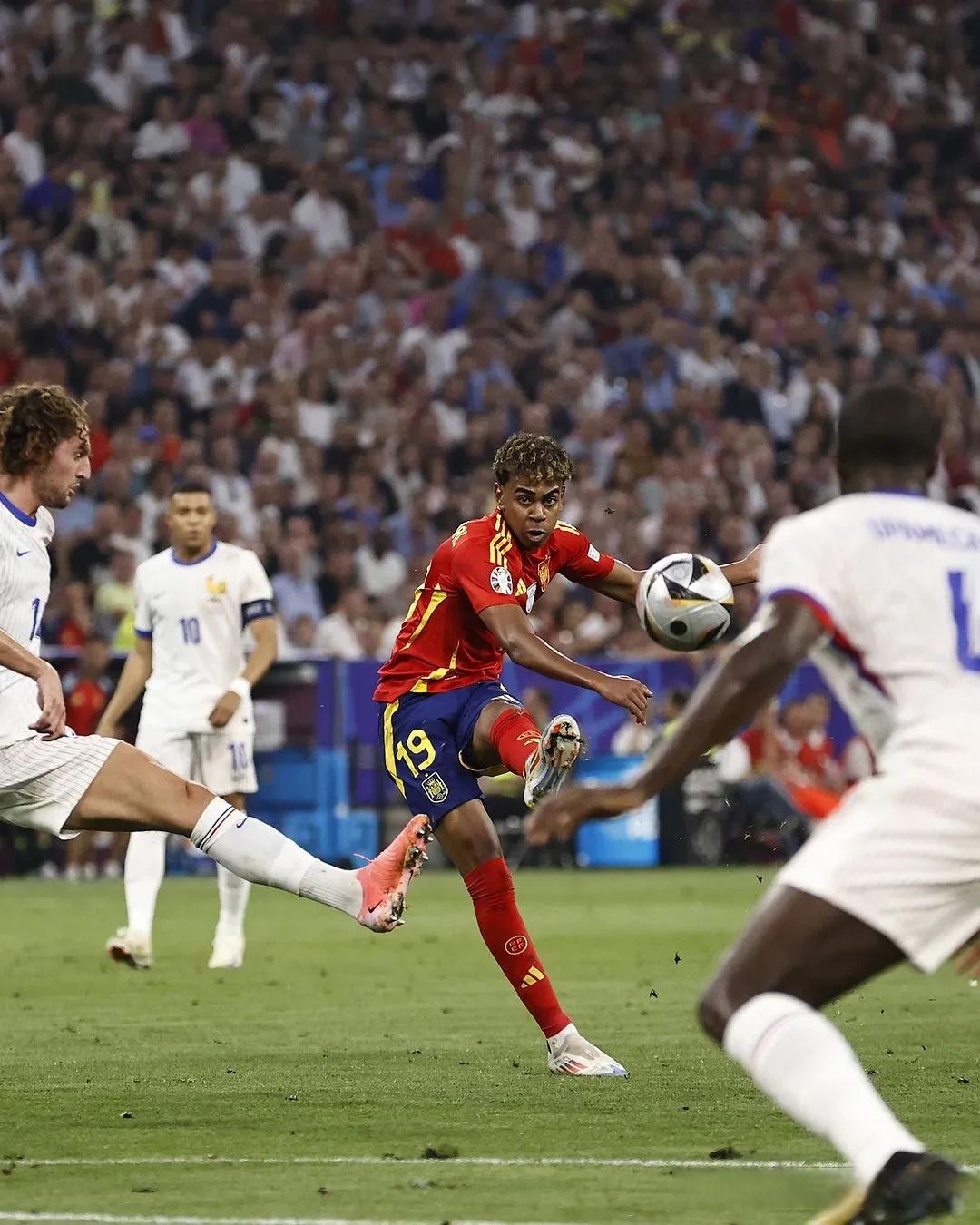 PG游戏- 梅西新赛季技艺秀让对手无奈让球迷至嗨 