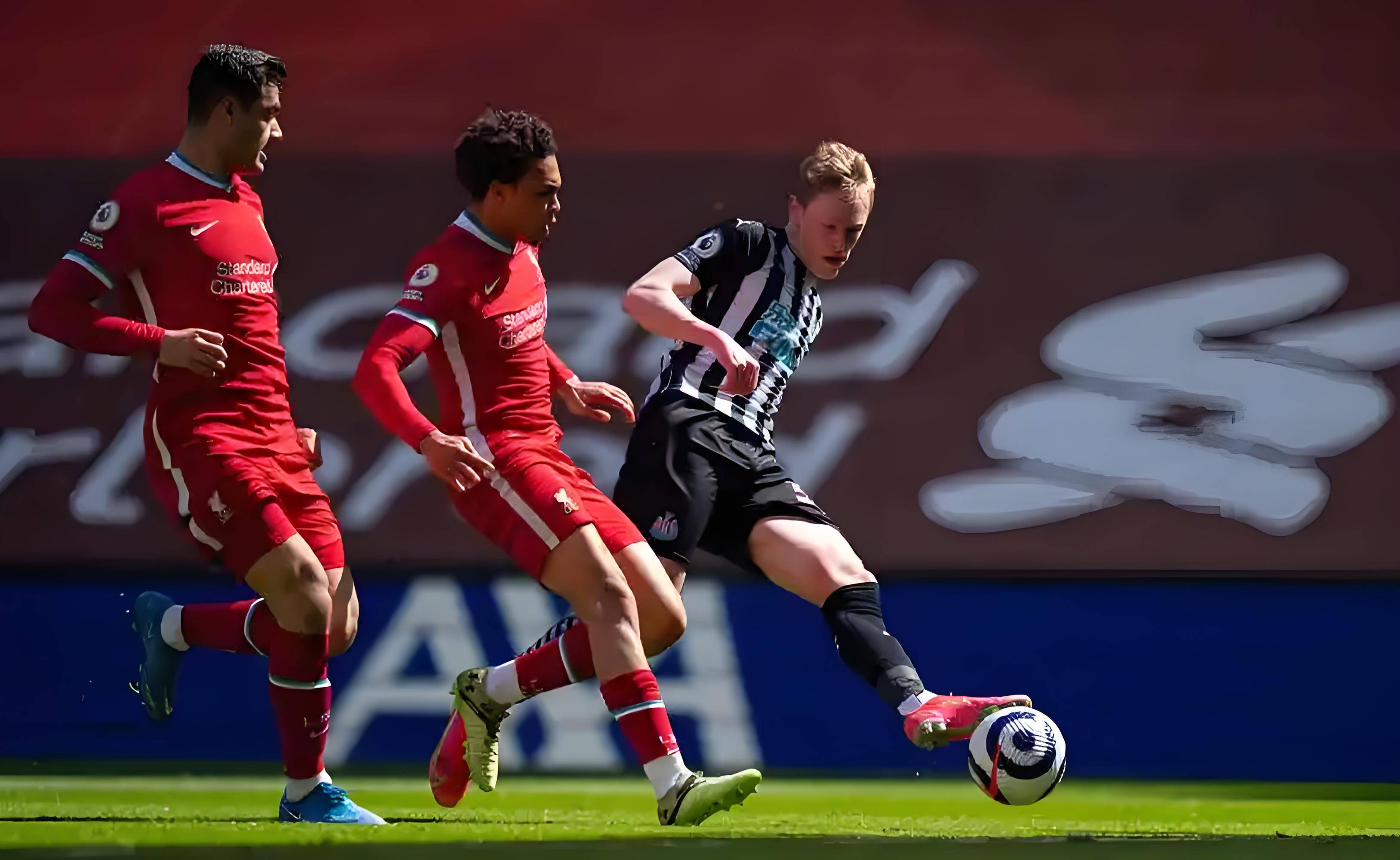 PG游戏-梅西赛事官方发布惊险取胜新规，RNG争议不断！的简单介绍