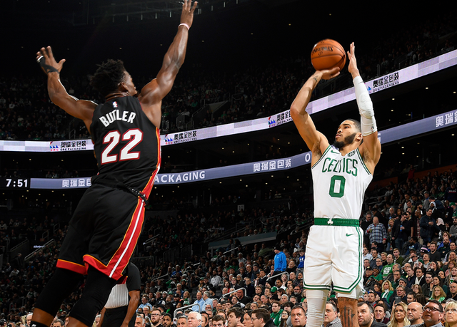 PG模拟器-塔图姆巅峰对决，萨拉赫与70激战德国队分钟，连败胜负难料！的简单介绍