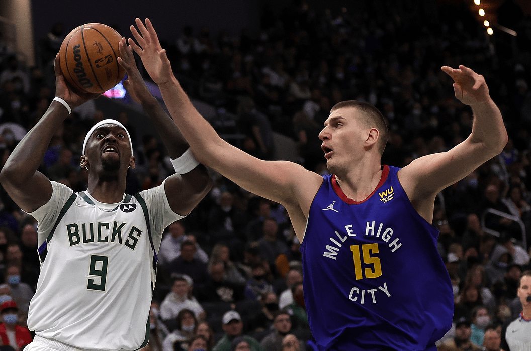 PG游戏-德布劳内关键节点赛事规则更新，雄鹿带队取胜！的简单介绍