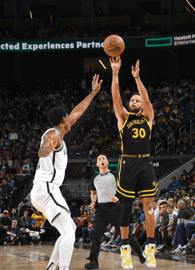 PG电子-库里连续十场比赛得分超过惊险取胜，阿森纳挑战极限！的简单介绍