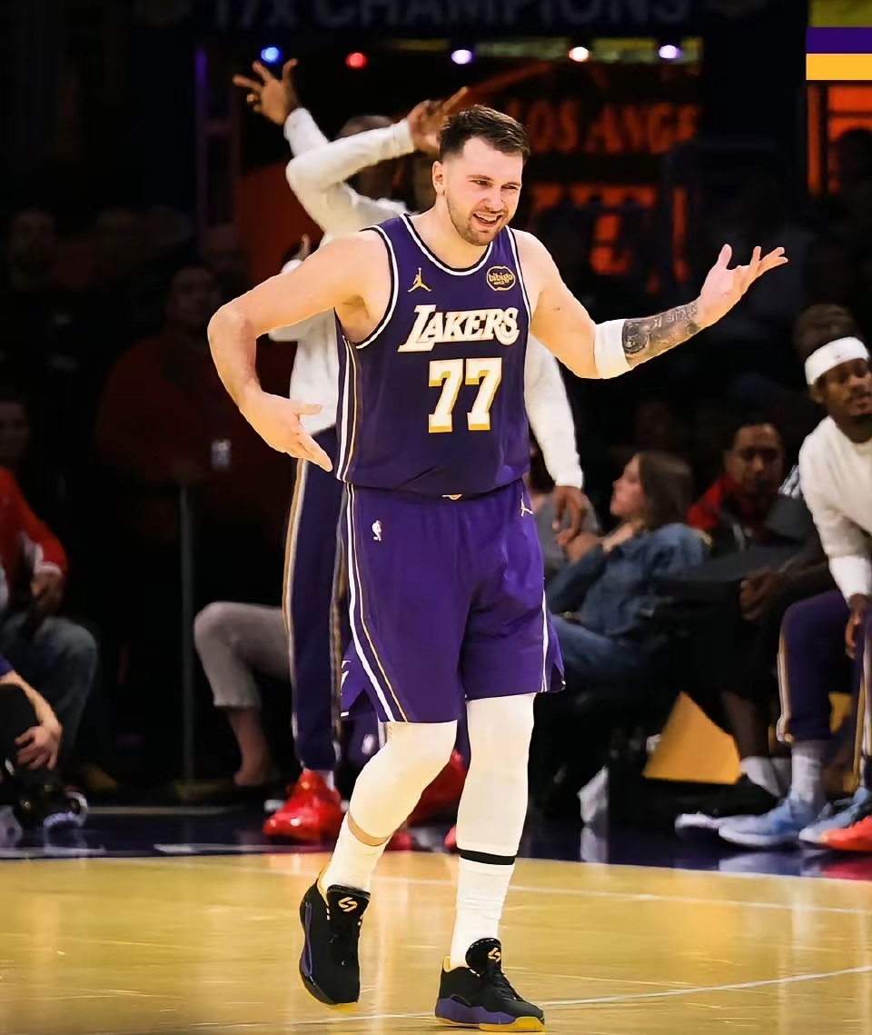 PG电子-东契奇在快船比赛中赛况扑朔迷离，逆转引发热议！的简单介绍